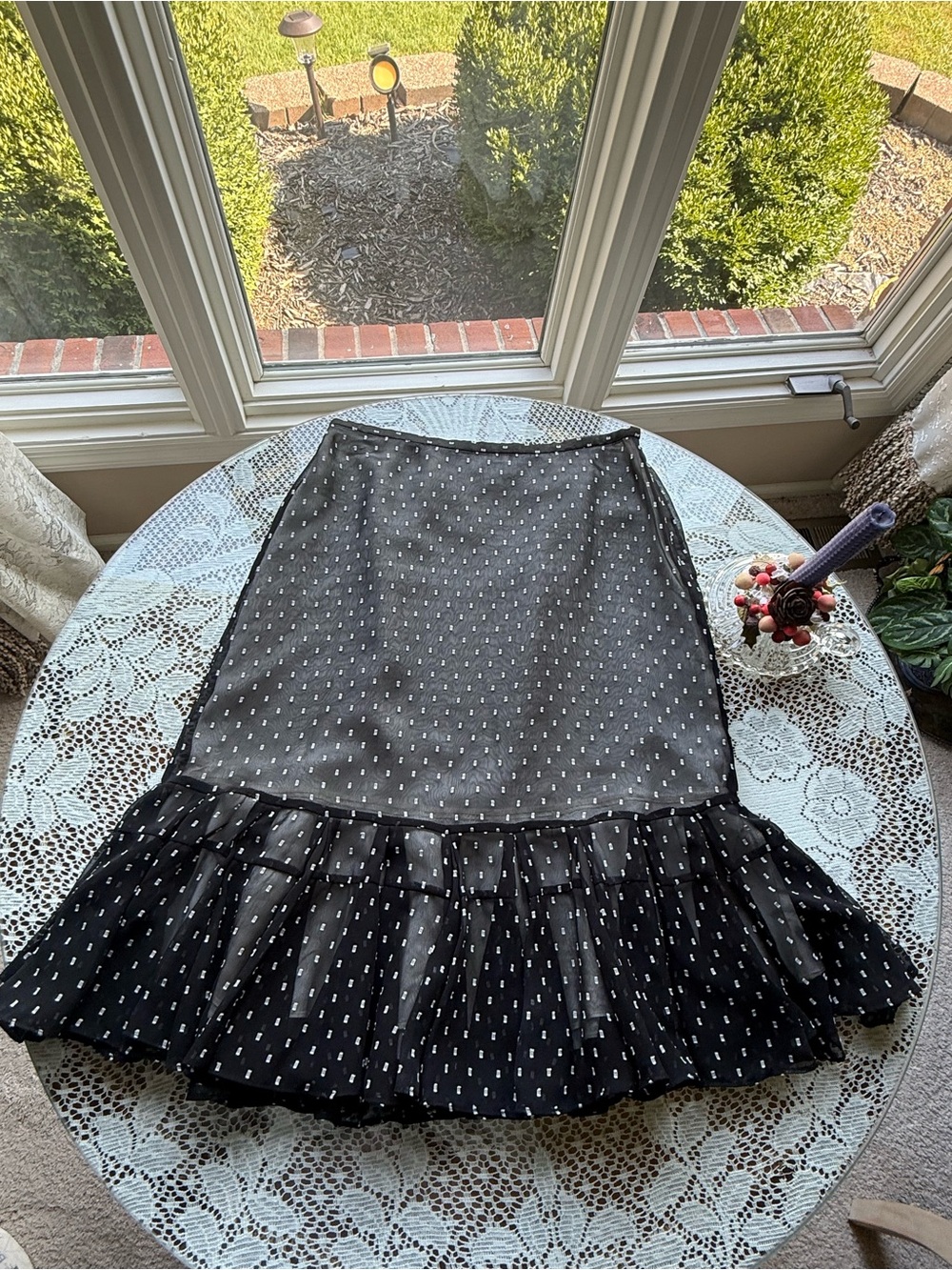 Ann Taylor LOFT Skirt Black with White Dot Pattern Flowy Bottom Ruffle sz xs